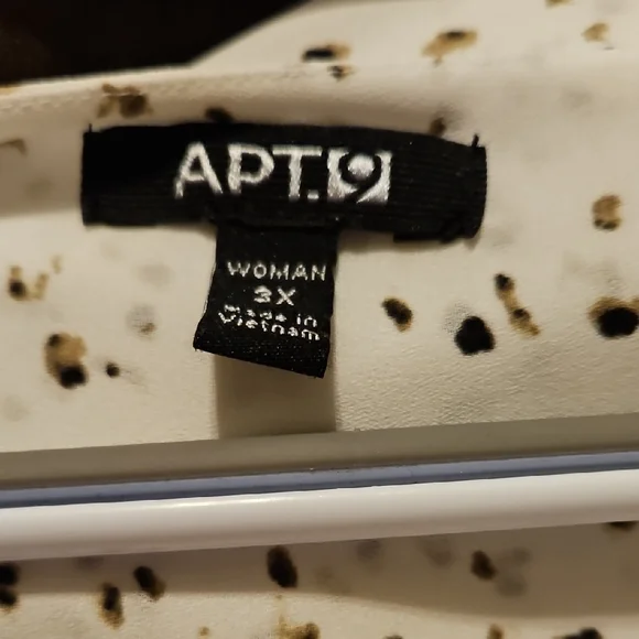Apt. 9 White and Black Speckled Blouse - Picture 9 of 10